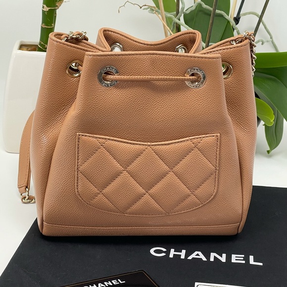 ‼️SOLD‼️NEW 21P CHANEL CARAMEL BROWN BUCKET BAG - Picture 12 of 16